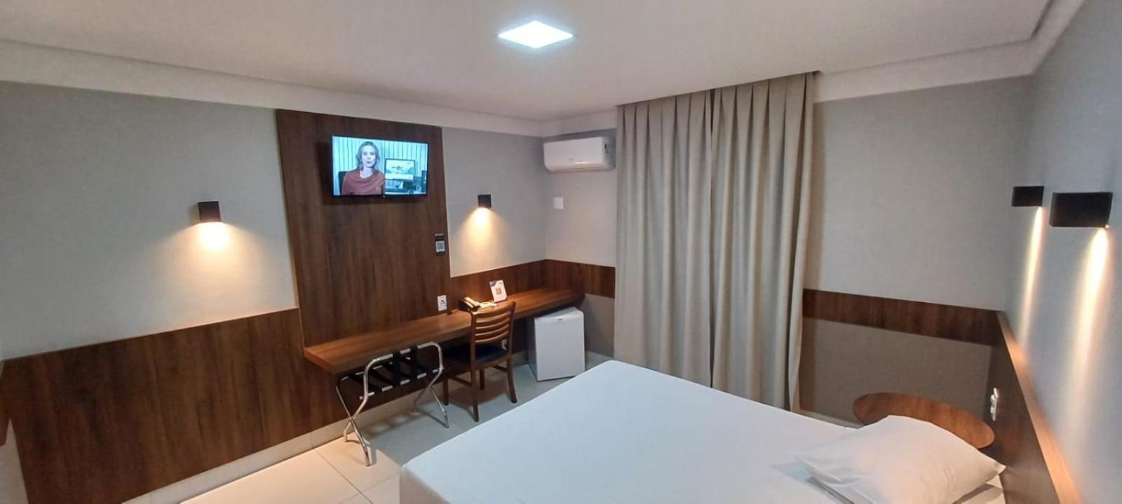 Cristal Palace Hotel Lins Esterno foto