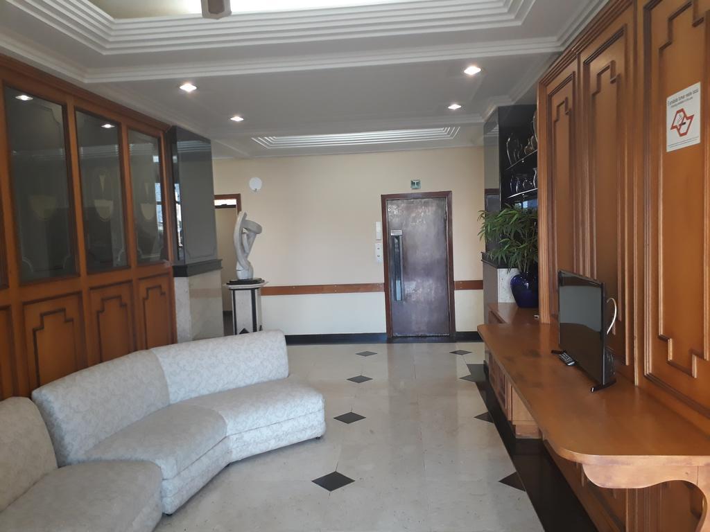Cristal Palace Hotel Lins Esterno foto